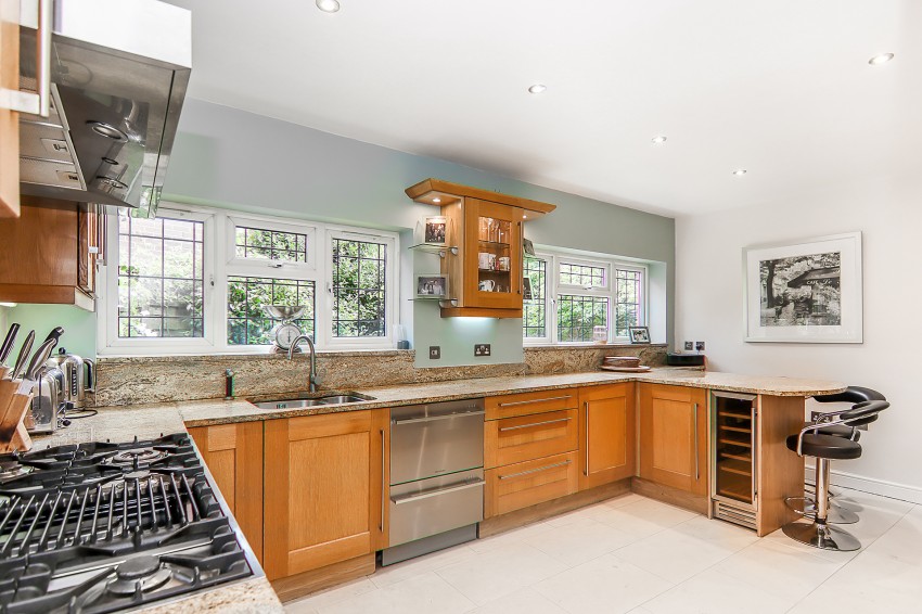 4bedroom detached house for sale in Stoneleigh Road, Solihull