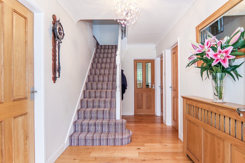 4bedroom detached house for sale in Stoneleigh Road, Solihull