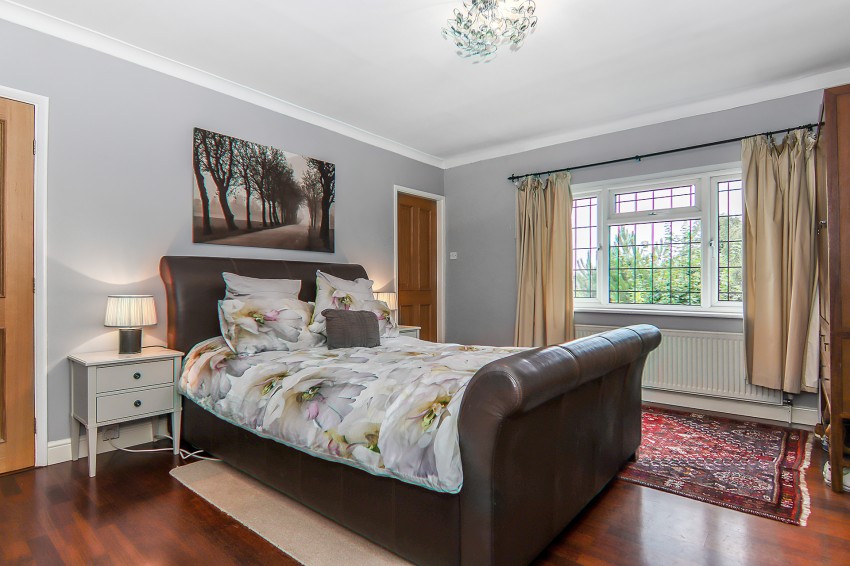 4bedroom detached house for sale in Stoneleigh Road, Solihull