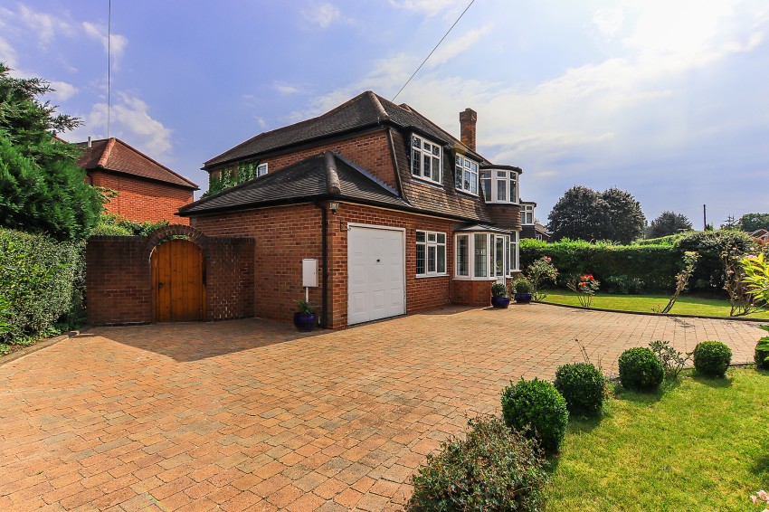 4bedroom detached house for sale in Stoneleigh Road, Solihull