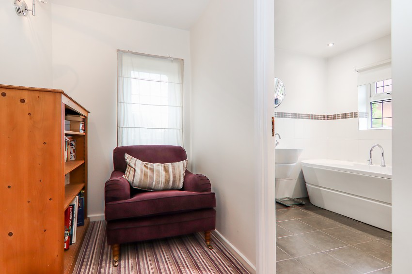 4bedroom detached house for sale in Stoneleigh Road, Solihull