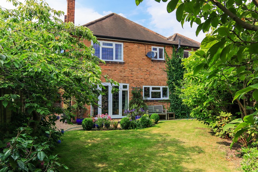 4bedroom detached house for sale in Stoneleigh Road, Solihull