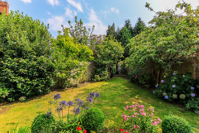 4bedroom detached house for sale in Stoneleigh Road, Solihull