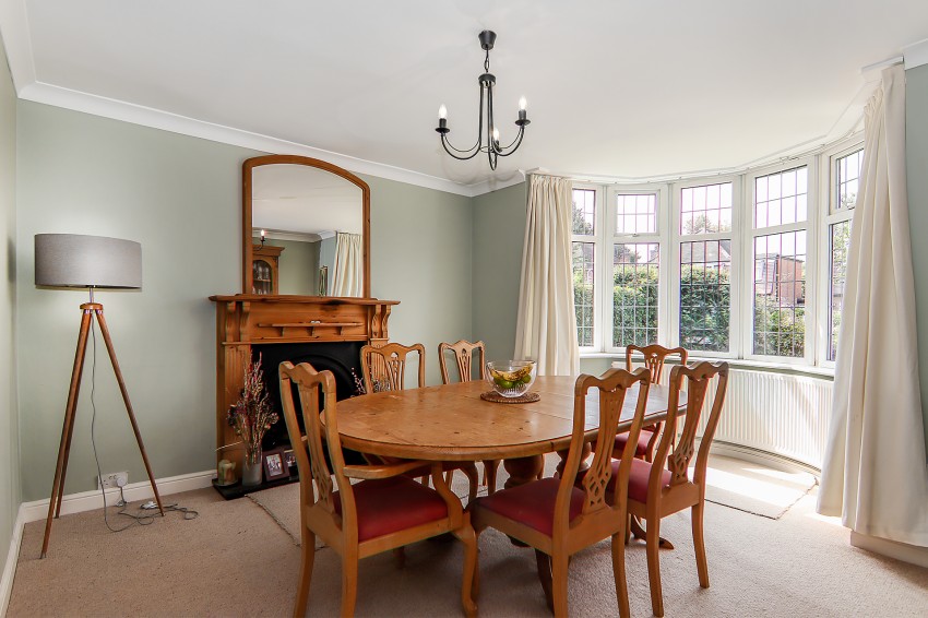 4bedroom detached house for sale in Stoneleigh Road, Solihull