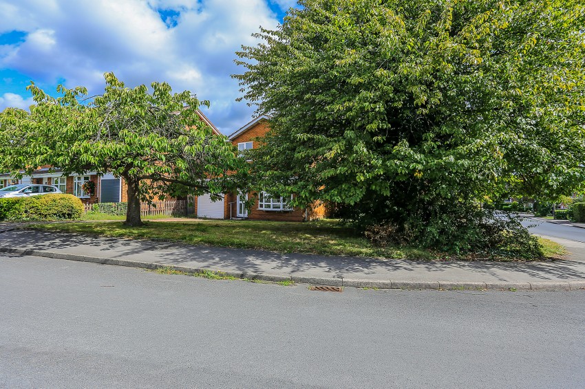 4bedroom detached house for sale in Ullenhall Road, Knowle, Solihull