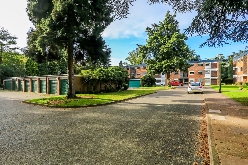 3bedroom apartment for sale in Longdon Croft, Warwick Road, Knowle