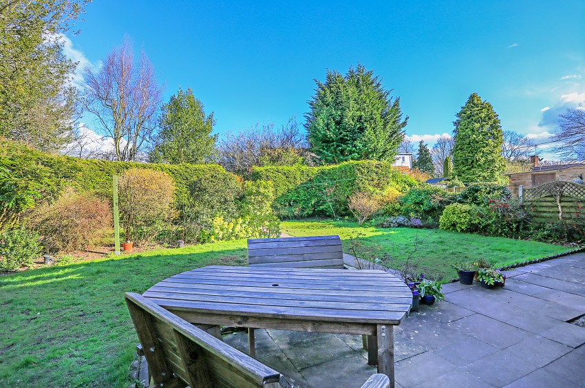 3bedroom town house for sale in Caldwell Grove, Solihull
