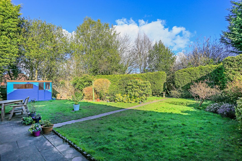 3bedroom town house for sale in Caldwell Grove, Solihull