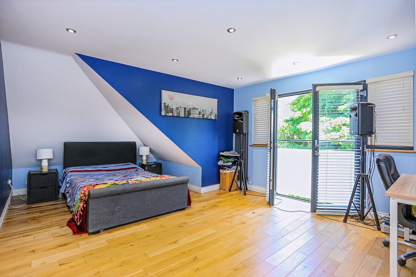 5bedroom detached house for sale in Hobs Moat Road, Solihull