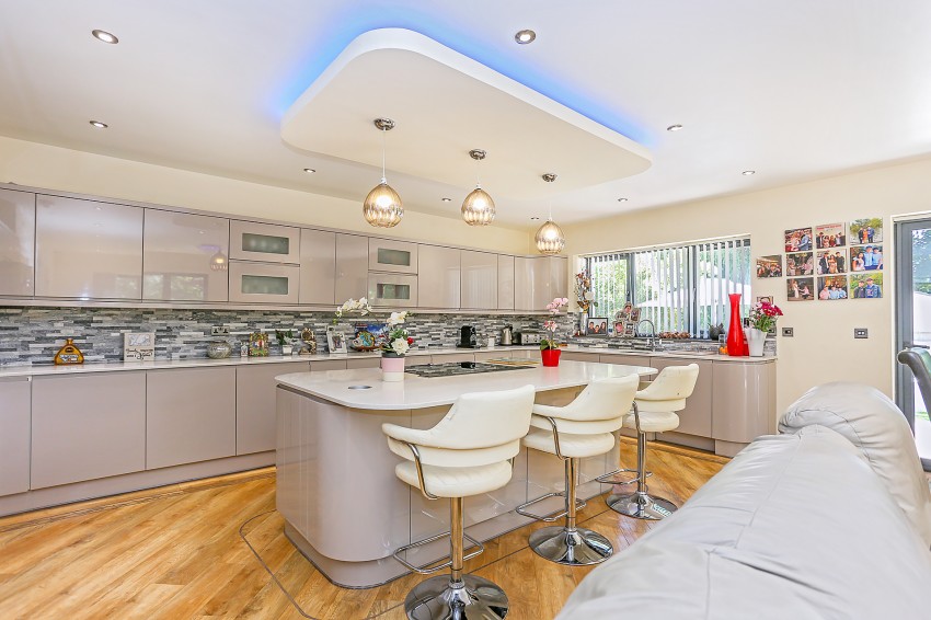 5bedroom detached house for sale in Hobs Moat Road, Solihull