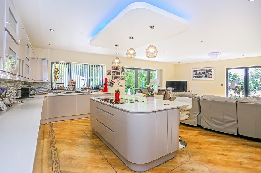 5bedroom detached house for sale in Hobs Moat Road, Solihull