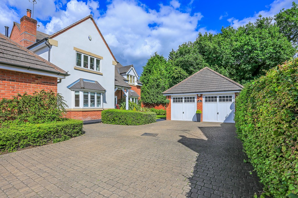 5bedroom detached house for sale in Norton Lane, Tidbury Green, Solihull
