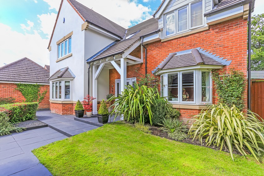 5bedroom detached house for sale in Norton Lane, Tidbury Green, Solihull