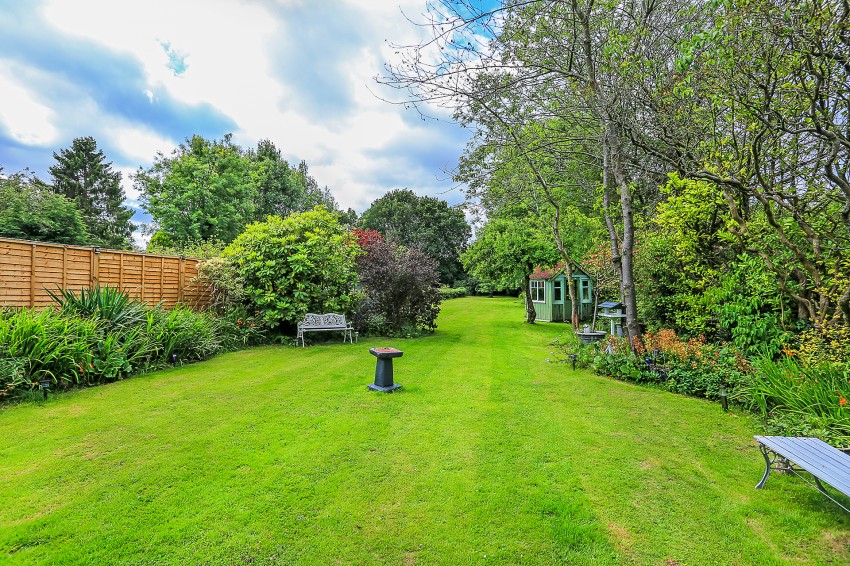 3bedroom bungalow for sale in Tilehouse Lane, Tidbury Green, Solihull