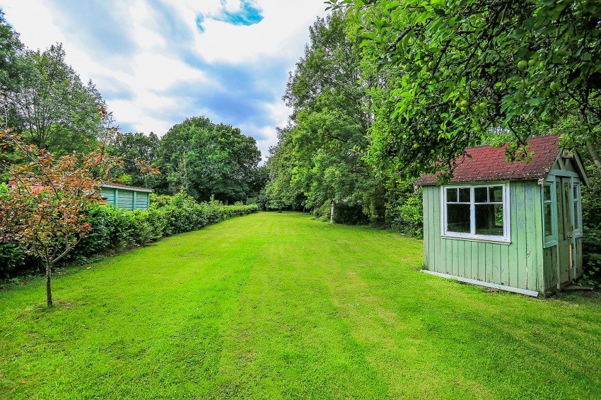 3bedroom bungalow for sale in Tilehouse Lane, Tidbury Green, Solihull