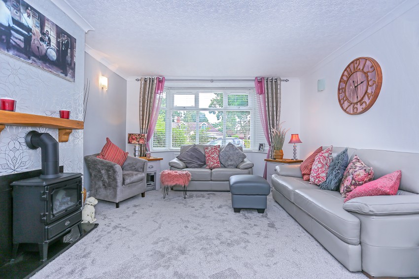 3bedroom bungalow for sale in Tilehouse Lane, Tidbury Green, Solihull