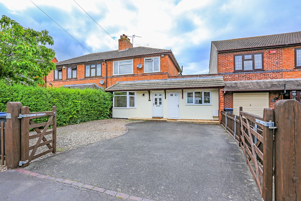 3bedroom link semidetached for sale in Malthouse Lane, Earlswood, Solihull