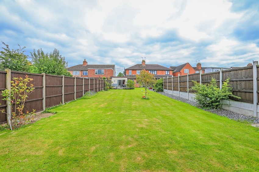 3bedroom link semidetached for sale in Malthouse Lane, Earlswood