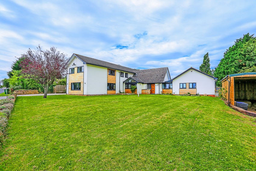 5bedroom detached house for sale in Low Road, Church Lench, Evesham