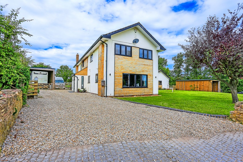 5bedroom detached house for sale in Low Road, Church Lench, Evesham