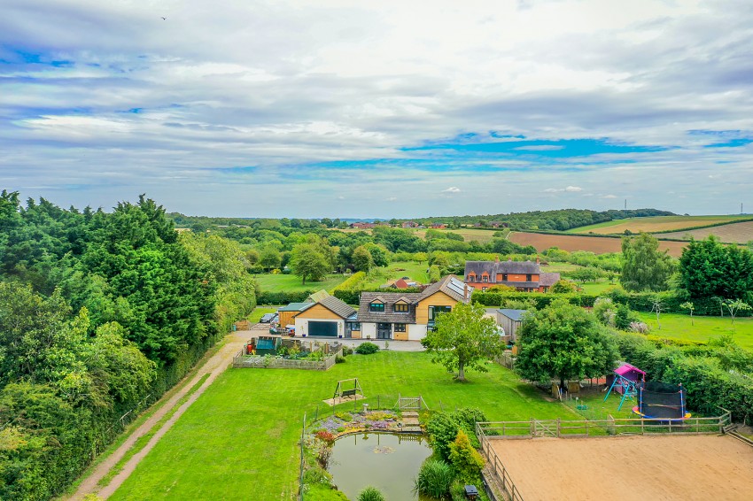 5bedroom detached house for sale in Low Road, Church Lench, Evesham