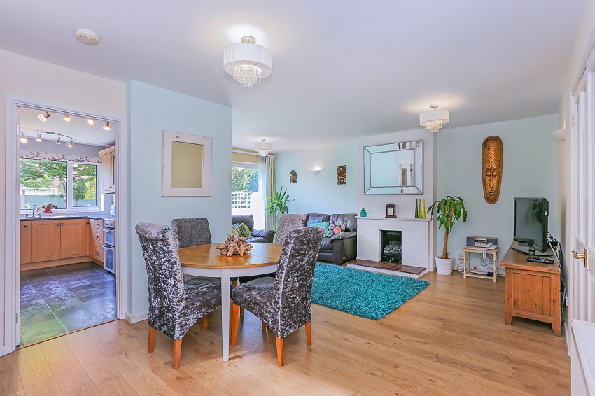 3bedroom detached house for sale in Debden Close, Dorridge, Solihull