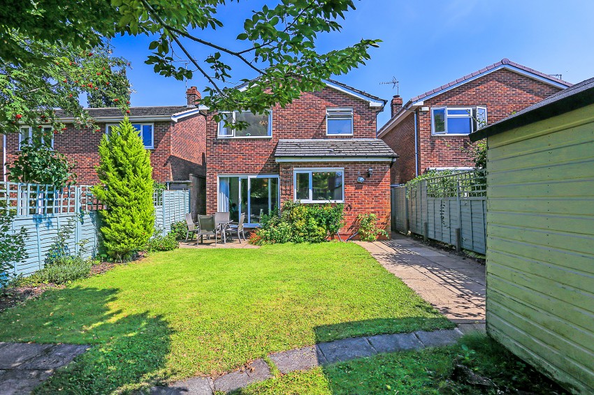 3bedroom detached house for sale in Debden Close, Dorridge, Solihull