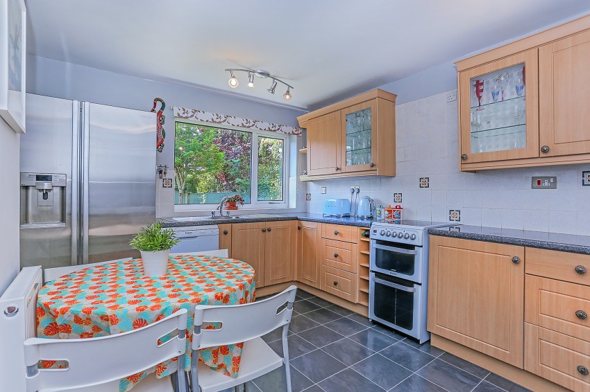 3bedroom detached house for sale in Debden Close, Dorridge, Solihull