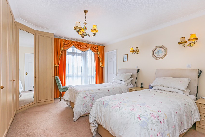 4bedroom apartment for sale in Riverside Drive, Solihull