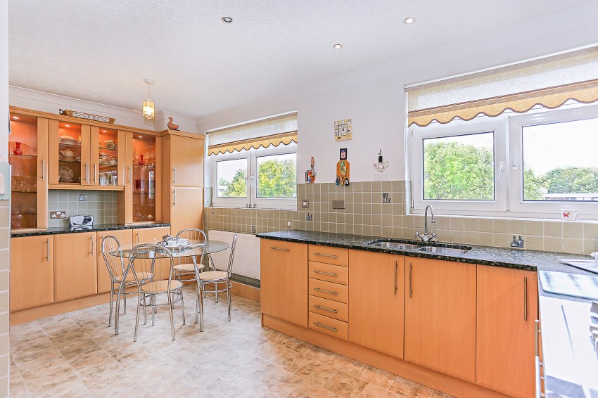 4bedroom apartment for sale in Riverside Drive, Solihull