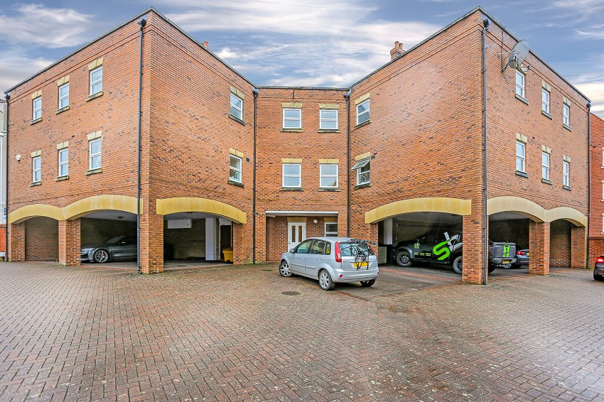 2bedroom apartment for sale in Earlswood House, 99 Rumbush Lane