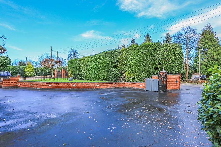 6bedroom detached house for sale in Westwood Heath Road, Coventry