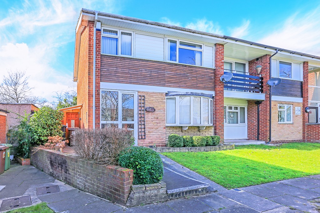 3bedroom town house for sale in Kents Close, Solihull