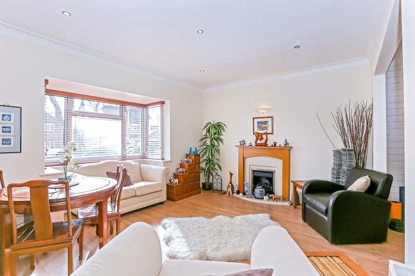 3bedroom detached house for sale in Woodchester Road, Dorridge, Solihull