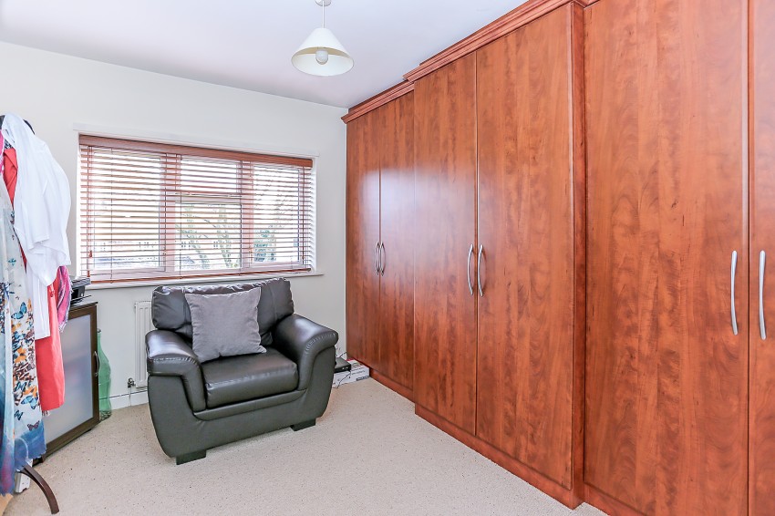 3bedroom detached house for sale in Woodchester Road, Dorridge, Solihull