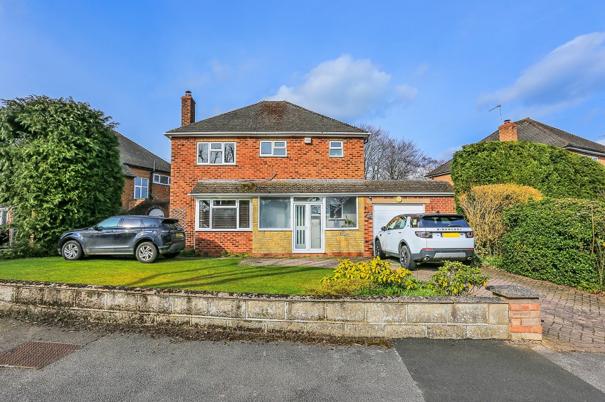 3bedroom detached house for sale in Woodchester Road, Dorridge, Solihull
