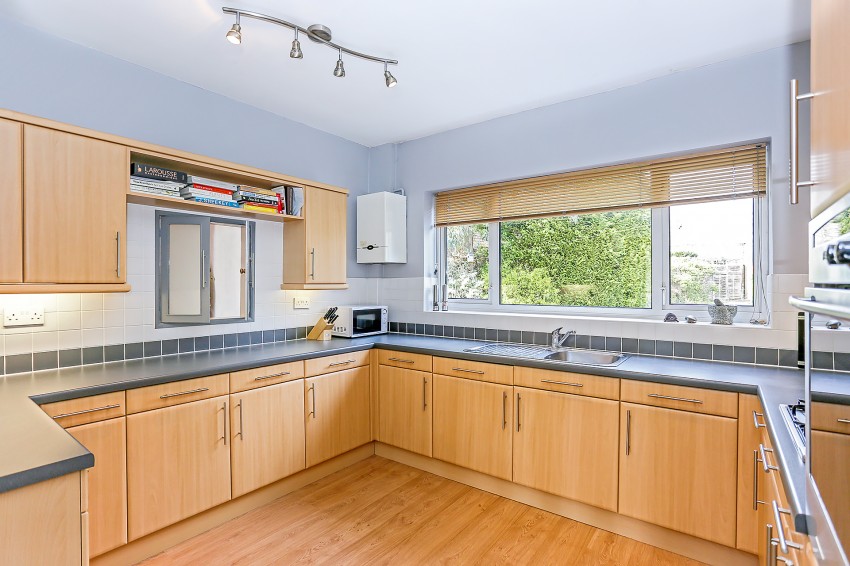 3bedroom detached house for sale in Woodchester Road, Dorridge, Solihull