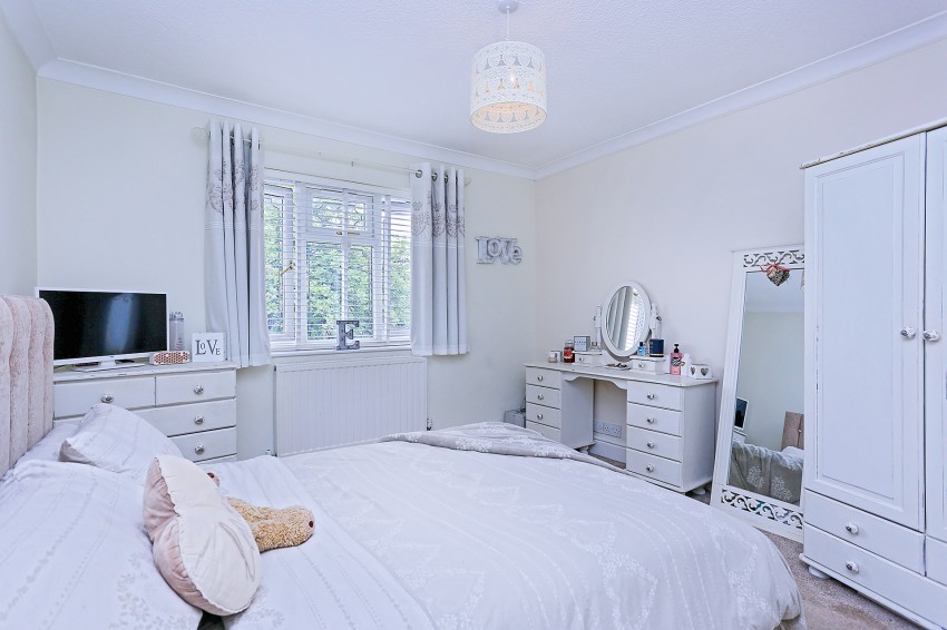 4bedroom semidetached house for sale in The Dell, Solihull