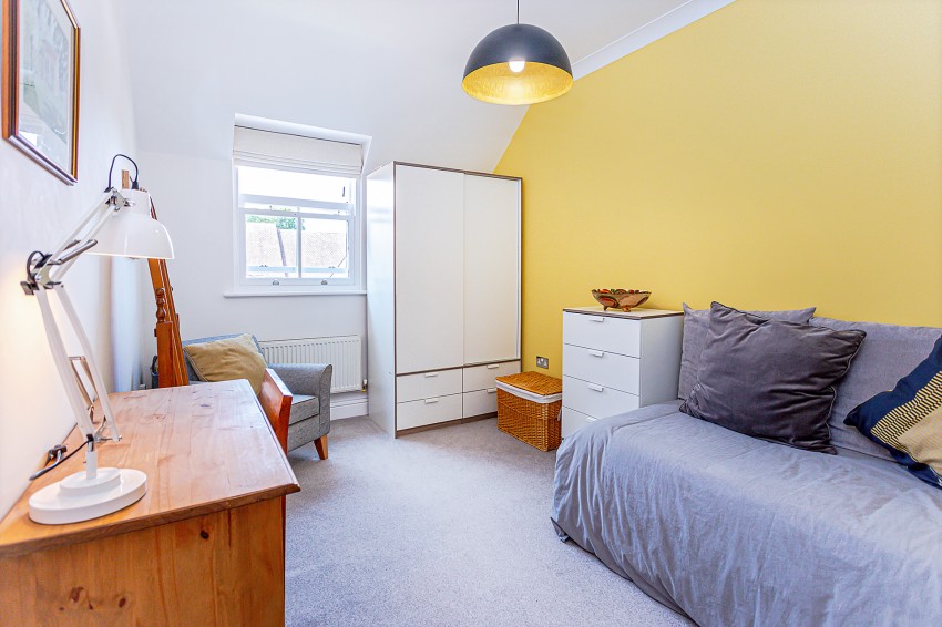 4bedroom link semidetached for sale in Malthouse Meadow, Hillfield