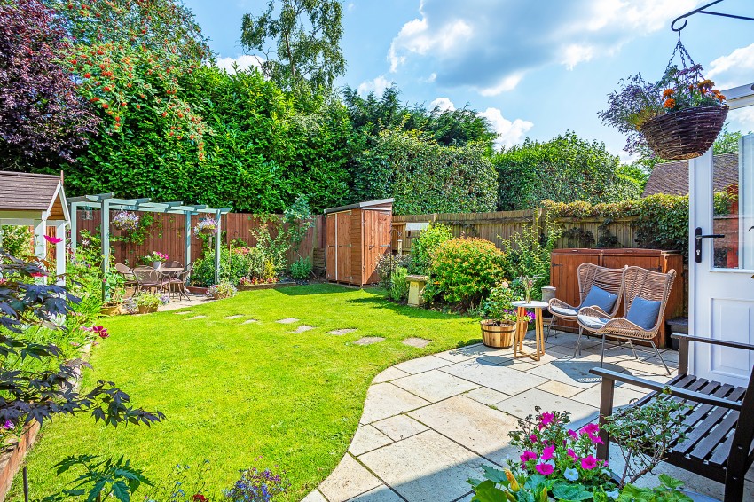 4bedroom link semidetached for sale in Malthouse Meadow, Hillfield