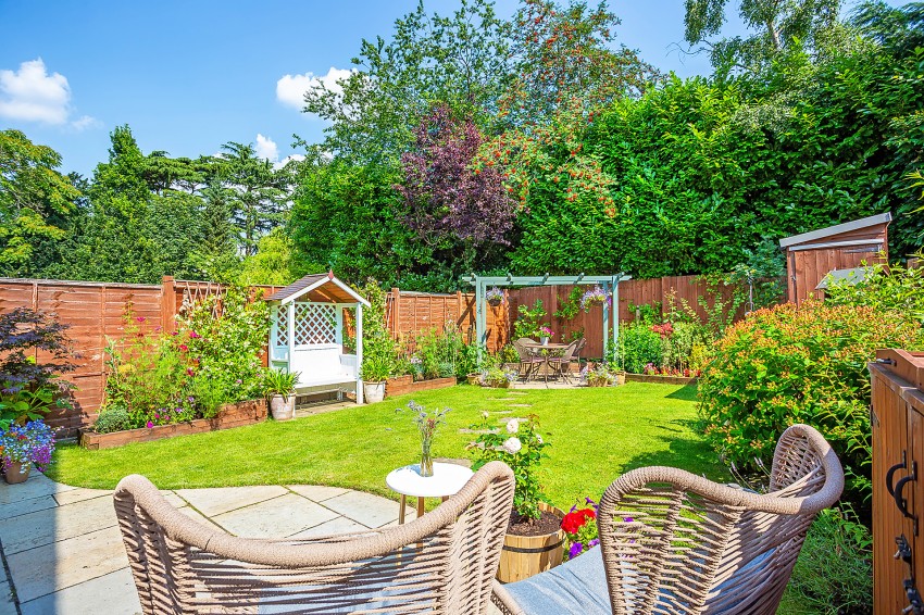 4bedroom link semidetached for sale in Malthouse Meadow, Hillfield