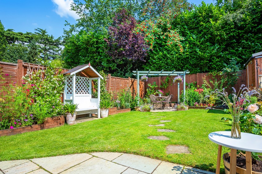 4bedroom link semidetached for sale in Malthouse Meadow, Hillfield