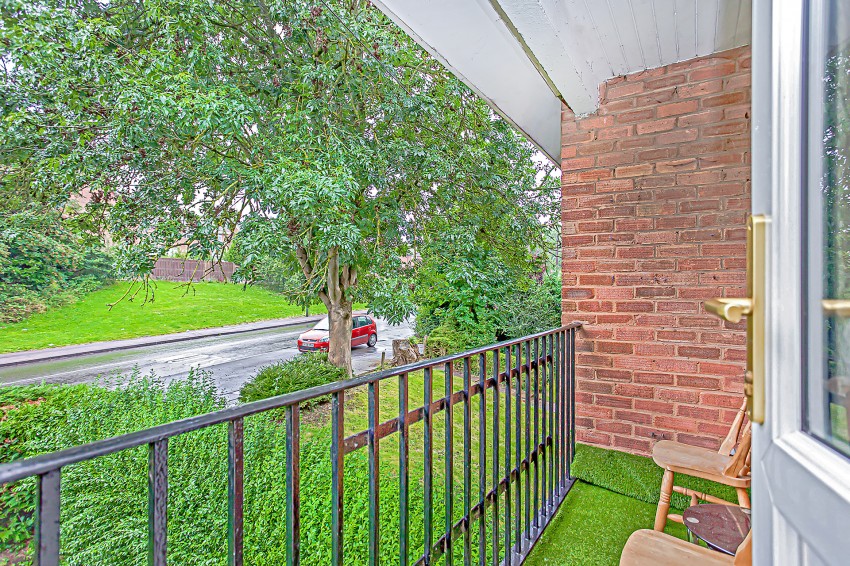 3bedroom for sale in Priory Road, Hall Green, Birmingham