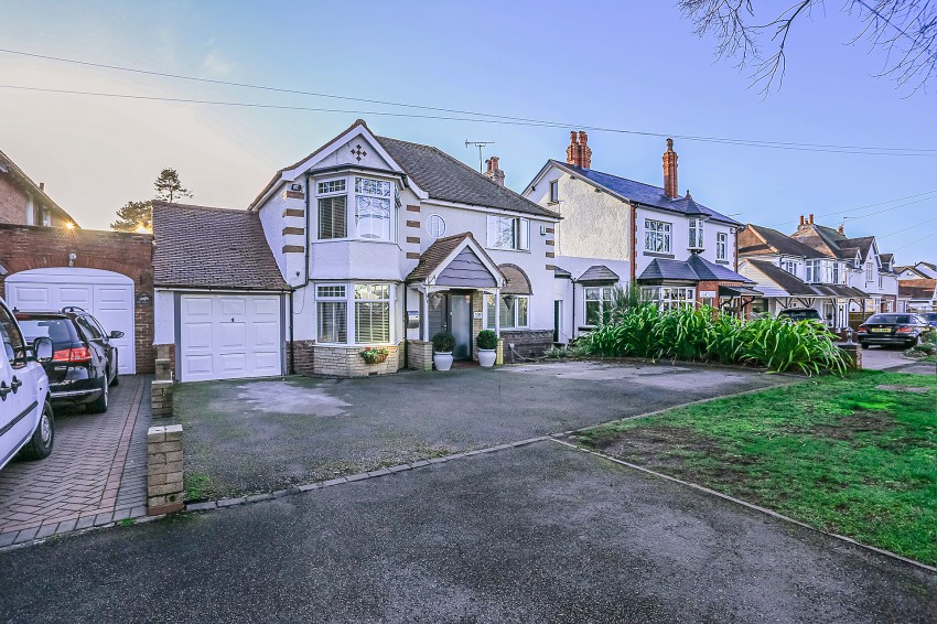 3bedroom detached house for sale in Elmdon Lane, Marston Green, Birmingham