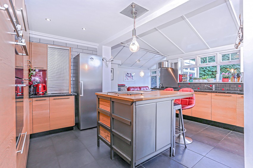 3bedroom detached house for sale in Elmdon Lane, Marston Green, Birmingham