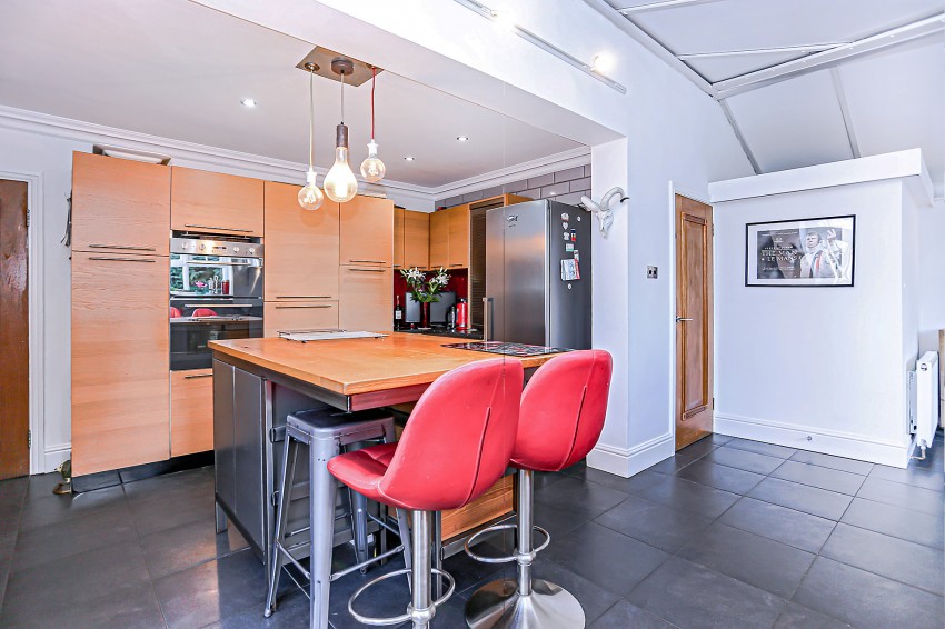 3bedroom detached house for sale in Elmdon Lane, Marston Green, Birmingham