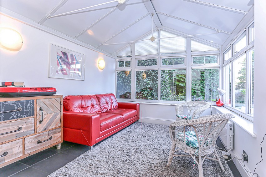 3bedroom detached house for sale in Elmdon Lane, Marston Green, Birmingham