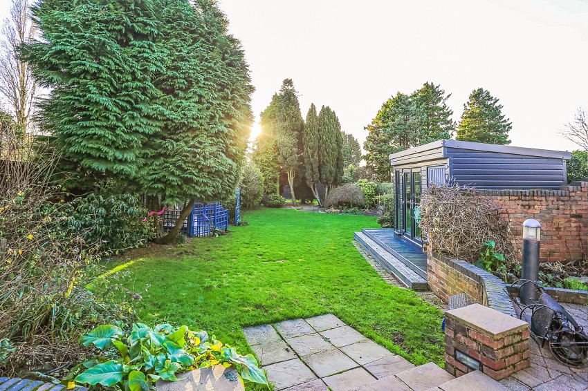 3bedroom detached house for sale in Elmdon Lane, Marston Green, Birmingham