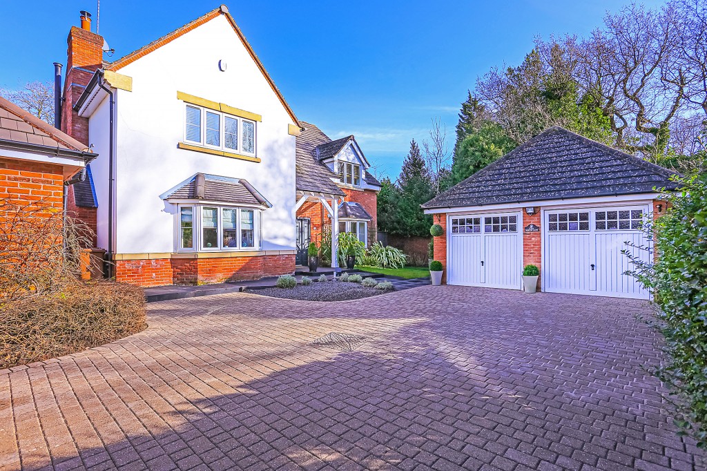 5bedroom detached house for sale in Norton Lane, Tidbury Green, Solihull