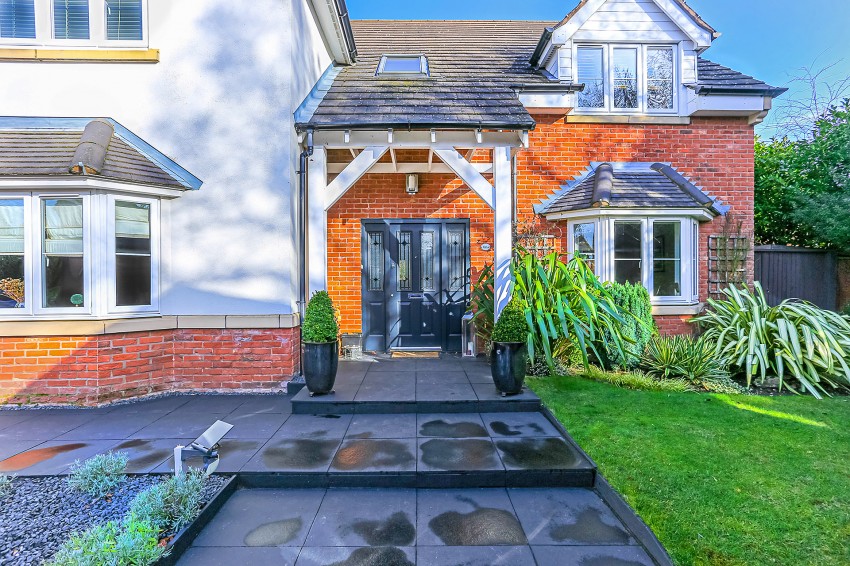 5bedroom detached house for sale in Norton Lane, Tidbury Green, Solihull